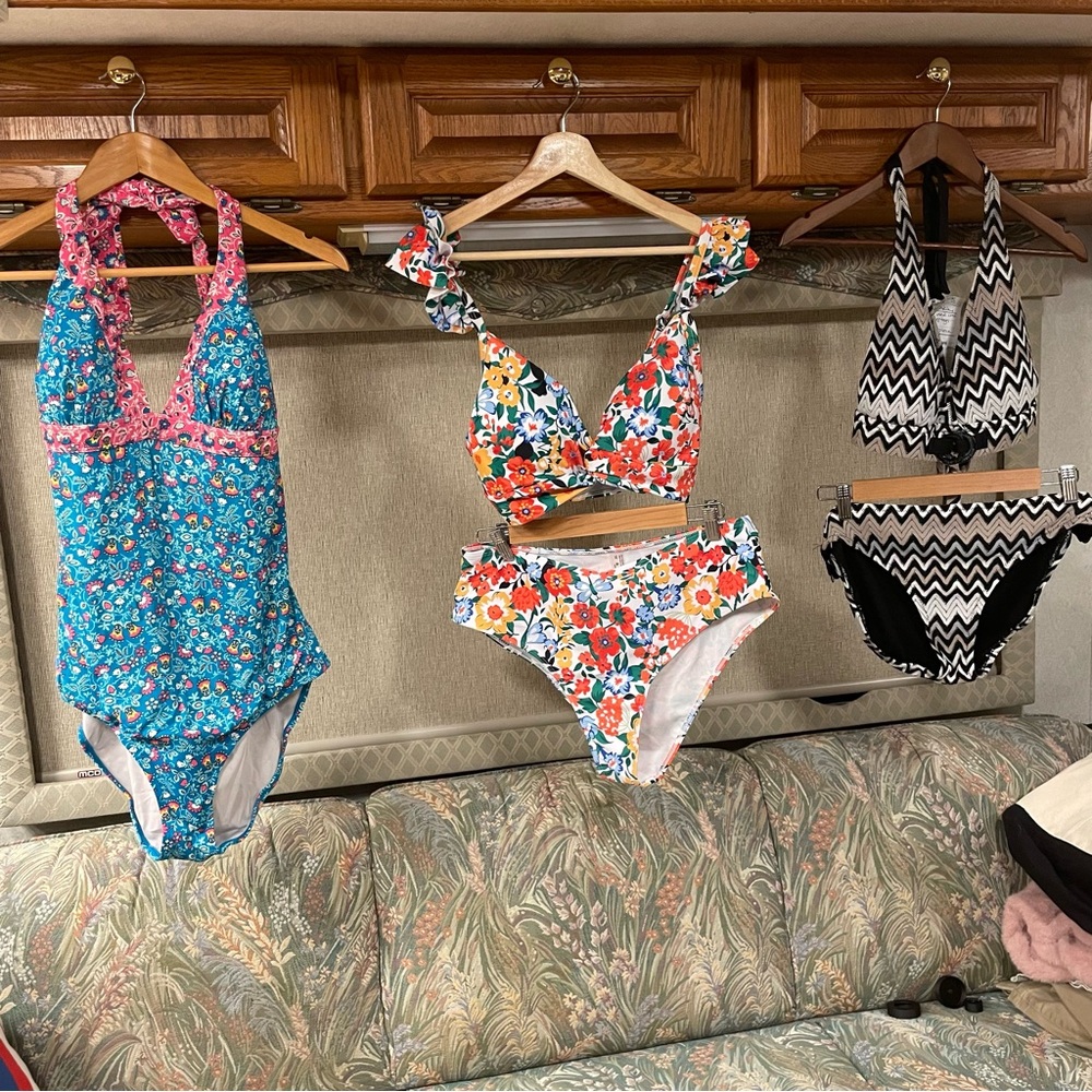 [Bundle] 3 sets of Swimsuit-Perry Ellis Bikini Set, Boden One-piece and more XL